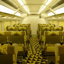 そして11号車は元グリーン車の座席を使った指定席。