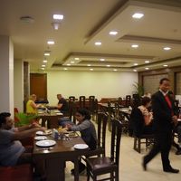 朝食は地下のレストランで