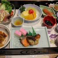 朝食は、ご飯，パンやコーヒーも付いていました