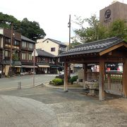 広いロータリーがある新しい駅