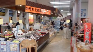 桑川駅併設のお土産物店でした。