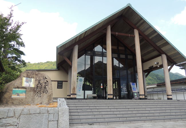 大山祇神社の前にあり