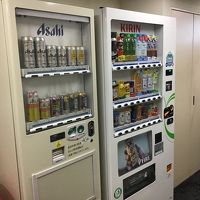 フロント横の自販機。