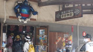 懐かしい昭和時代の雑誌、ポスター、おもちゃなどが展示されていました