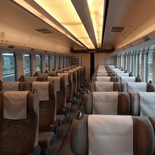 ４号車　指定席