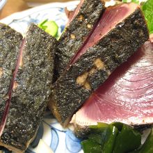 分厚いカツオのたたき
