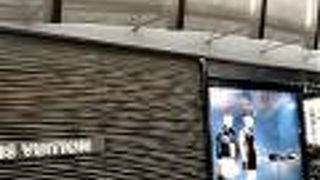 大阪っぽいウインドウのヴィトン