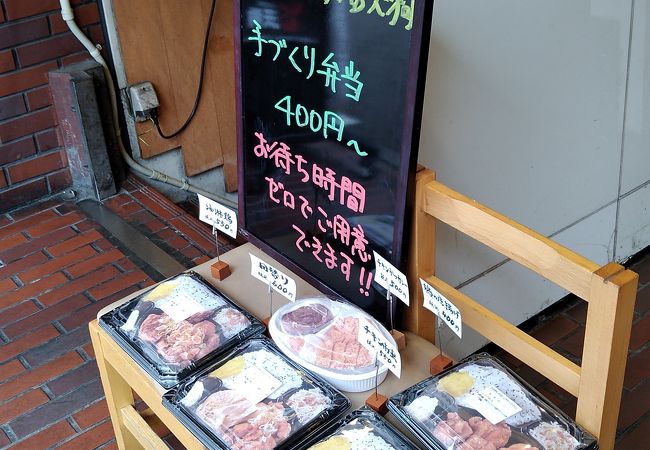 秋葉原駅近く、ランチの他にテイクアウト用のお弁当も格安で提供してます