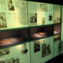 旧高善旅館内の柳田國男関連展示や…、