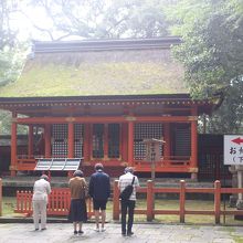 若宮神社から左手の石段を降りていきます