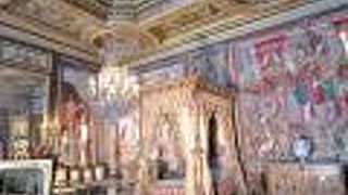 女性を高く評価したフランソワ1世が建てたルネサンス様式の華麗な居城