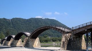 世界唯一の木造アーチ橋