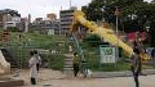 休日の午後に多くの親子連れが、楽しんでいました