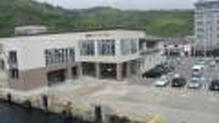 礼文島観光の玄関口に当たる島の南部にある香深港のフェリーターミナル