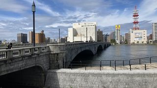 新潟市のシンボル的な橋