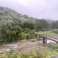 部屋からの眺め。能生川を一望。