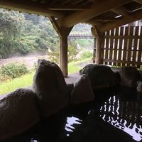 露天風呂からは、能生川の清流の風をかんじれます。