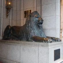 イギリス トラファルガー広場のライオン像がモデルのライオン像 By 働きマン ライオン像 日本橋三越店のクチコミ フォートラベル