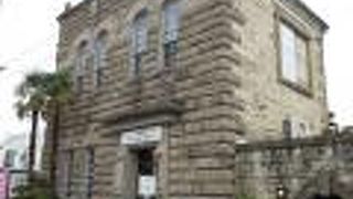 石造りの建物が見もの