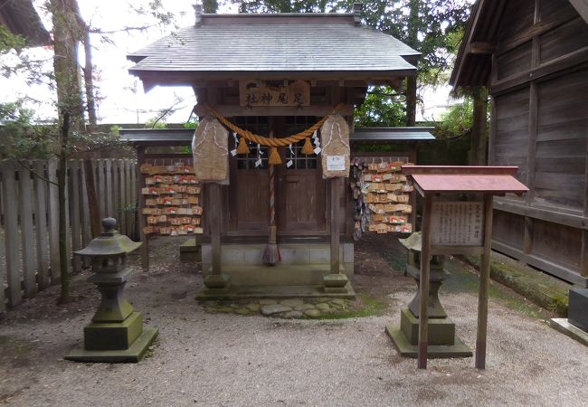 黒磯駅近く、白い鳥居が目印