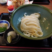 きれいな麺線のうどんだ