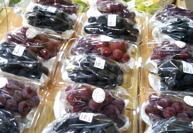 長野県・塩尻産の新鮮なフルーツ