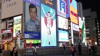 週末の20時位としてはまだまだの人出でした、・・・