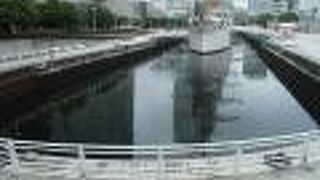 重要文化財が係留されている重要文化財のドック