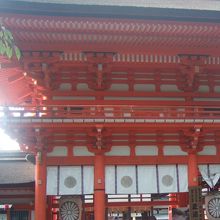 下鴨神社の朱塗りの楼門