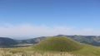 火口行の阿蘇登山バスの右手車窓に見えます