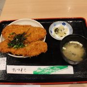 西武秩父駅隣接、フードコートでわらじカツ丼。