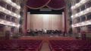 ガイド付き内部見学ツァー