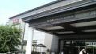 四ッ谷駅の女性向けのテナントが多めのコンパクトな駅ビル