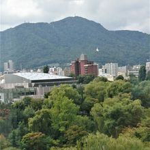 中島公園から藻岩山を見る景色は札幌一の景観