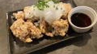 生野菜盛合せと鶏唐揚げを赤ワインで！