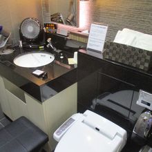 羽田空港国際線 ANAラウンジ (110番ゲート付近)