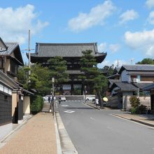 御室仁和寺駅からの仁和寺二王門
