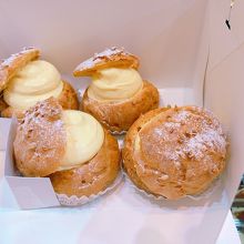 シュークリームなんて160円ですから。