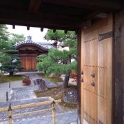 日本伝統の木造建築で、立派
