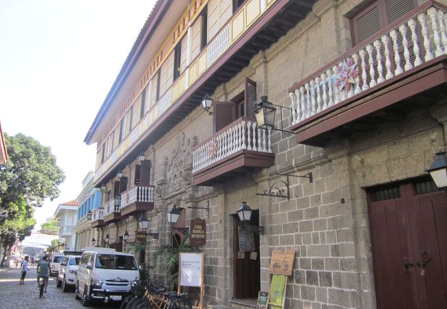 大きな屋敷のような感じの博物館