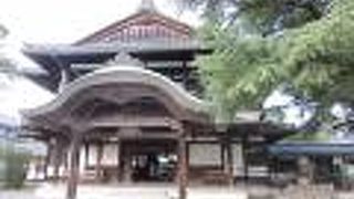 栗林公園の中にあります