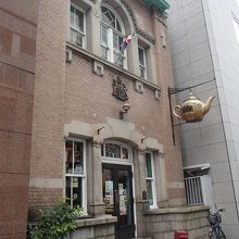 1912年に竣工されたという近代建築物です