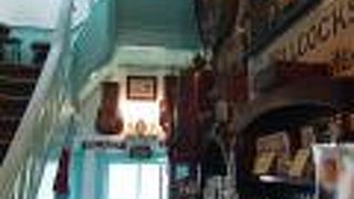 レトロな建物でいただく紅茶とケーキ！