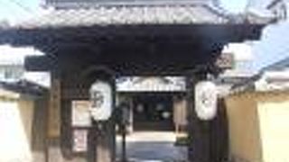 殿町武家屋敷入口にある休憩所