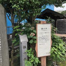 にぎやかな小町通り沿いにある