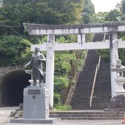 広瀬神社の境内の中にあります