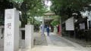 熱心に祈っている人がいました