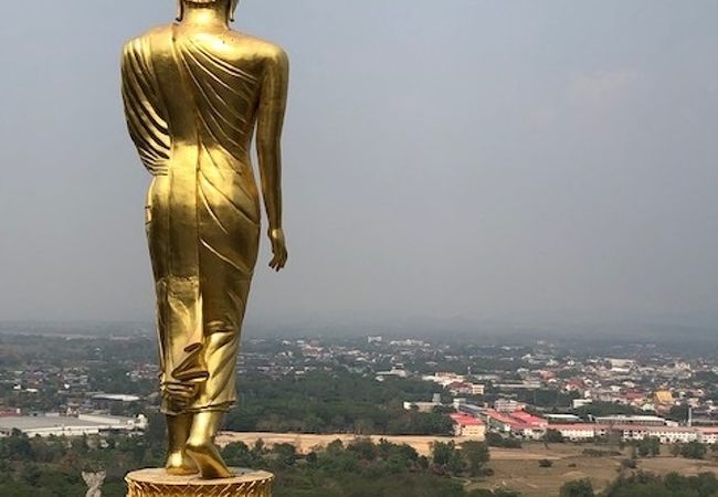 ナーン市街の丘の上に建つ寺院