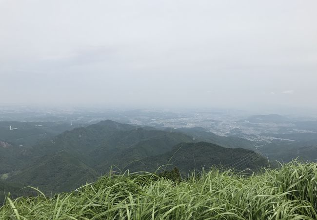 大阪・和歌山の府県境に位置する人気の山