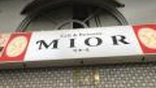 石橋駅改札出てすぐの洋菓子屋さん。